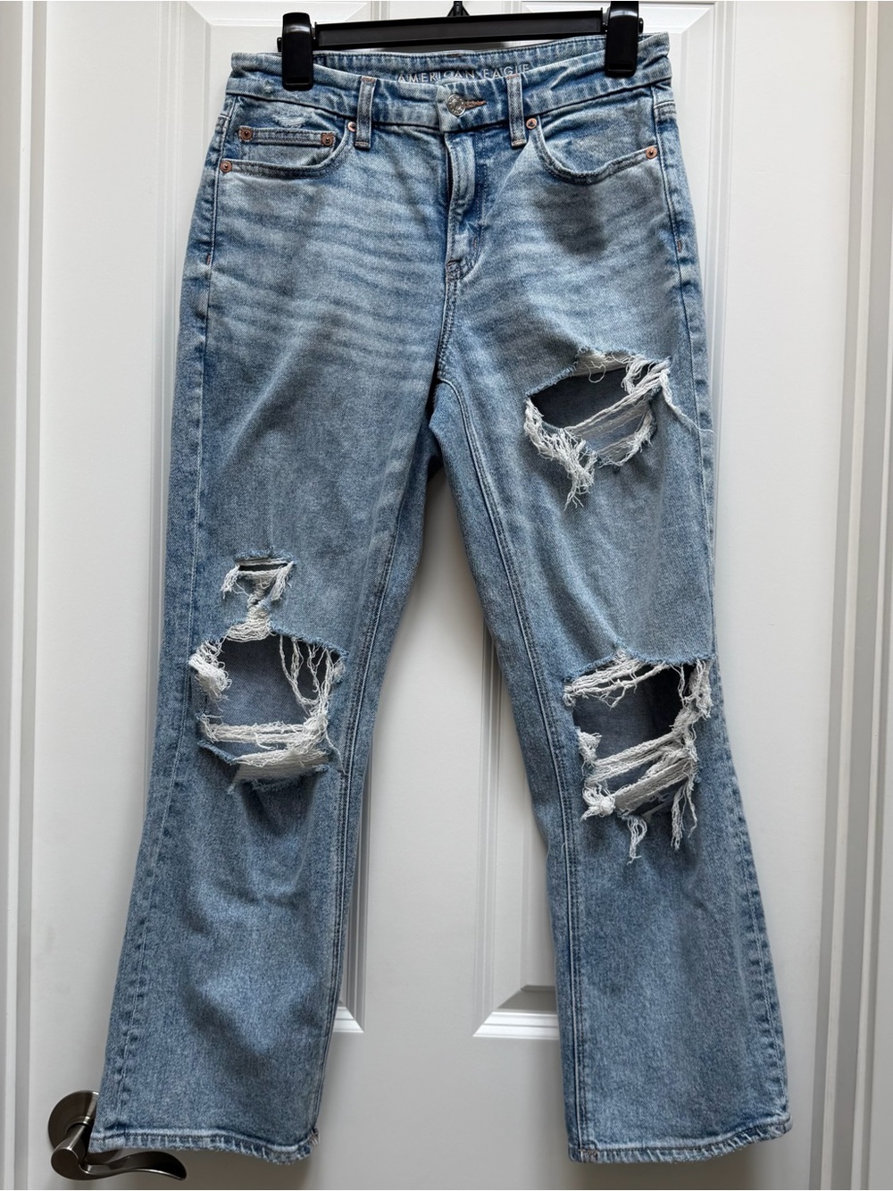 AMERICAN EAGLE CURVY STRAIGHT DISTRESSED LIGHT WASH DENIM JEANS 6 SHORT
